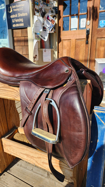 17.5" M. Toulouse senise Close Contact Jump Saddle