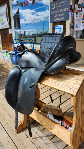 17.5" Kincade Dressage Saddle