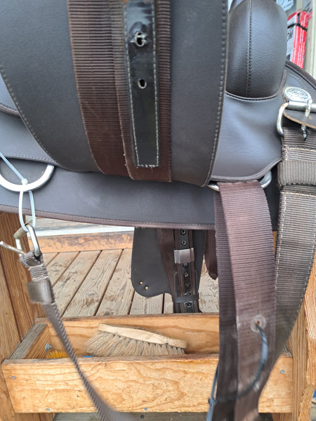 15" Wintec Synthetic Western Saddle