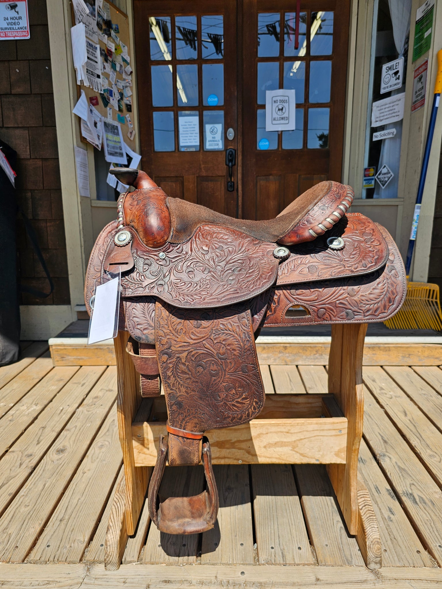 On Trial    16" Comal Saddlery Western Equitation Saddle