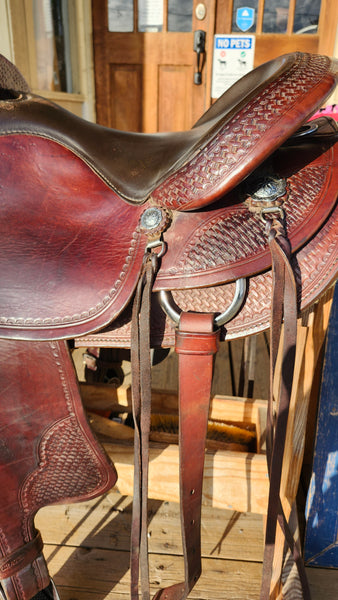 16" Crates Lightweight Round Skirt Trail Saddle