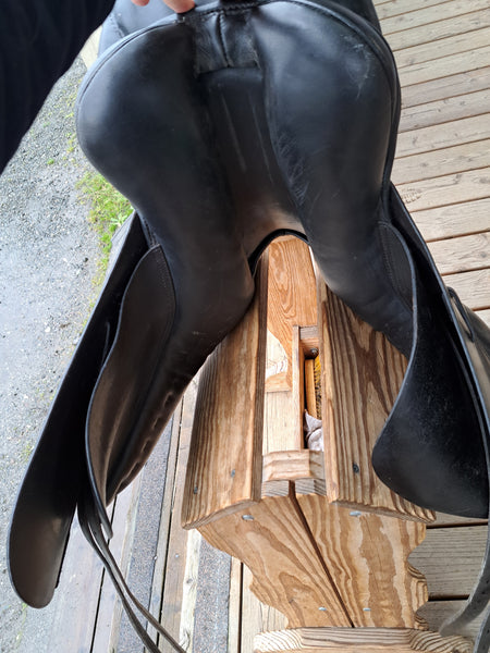 16.5" Collegiate Art Dressage Saddle