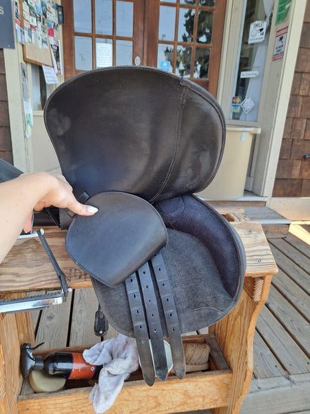 17" Wintec 2000 All Purpose English Saddle