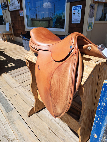 17.5" Desormais Fleur de Lys Jumping Saddle