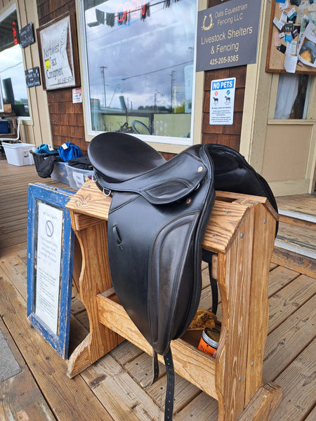 17" Courbette Aristokrat Dressage Saddle