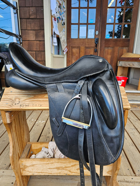 18" Custom Saddlery Icon Star Monoflap Dressage Saddle