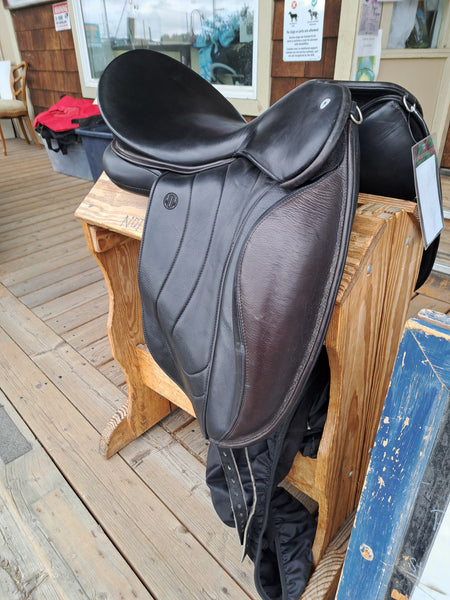 18" WOW Dressage Saddle