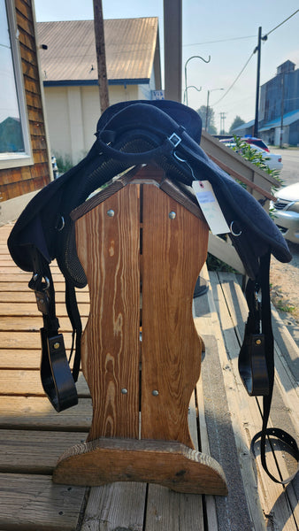 Tough 1 Soft saddle with stirups and pad