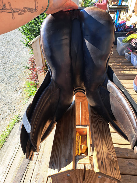 18" Berney Bros Close Contact Saddle