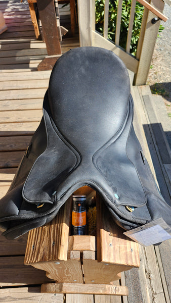 17" Wintec Isabell Werth Dressage Saddle