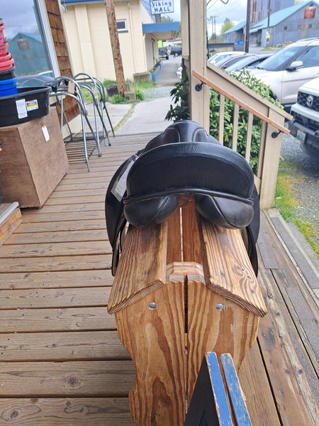 17.5" Cambridge Dressage Saddle