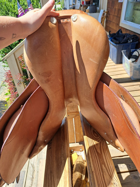 17.5" Desormais Fleur de Lys Jumping Saddle