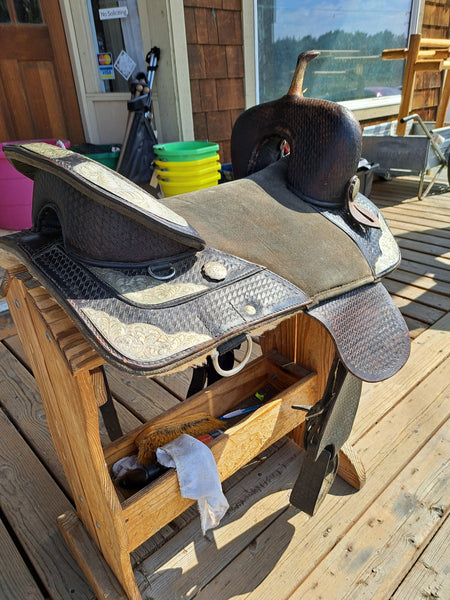 17" Hilason Treeless Barrel Racing Saddle