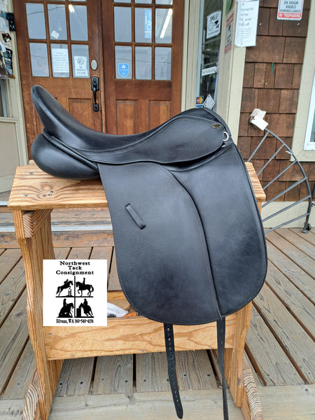 18" Borne Ambassador Dressage Saddle