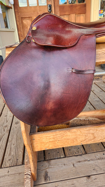 16.5" Collegiate Art Close Contact Saddle