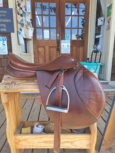 17.5" Collegiate Parfaire Close Contact Jump Saddle