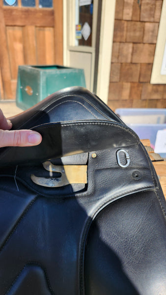 17.5" Equipe Bocelli Monoflap Dressage Saddle