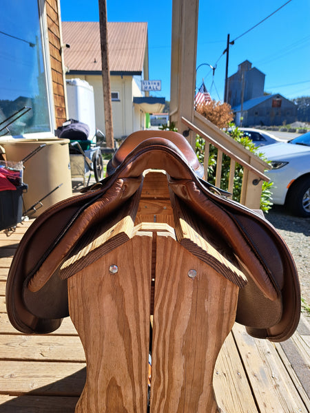 16.5" Dover Circuit Close Contact Jump Saddle