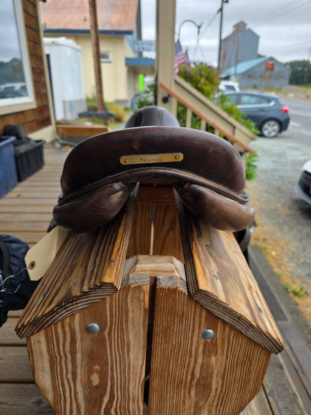 18" Dover Circuit Jump Saddle