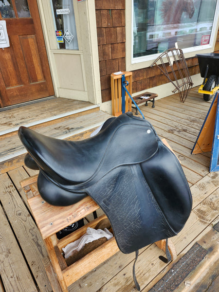 17.5" Custom Saddlery Laguna Dressage Saddle