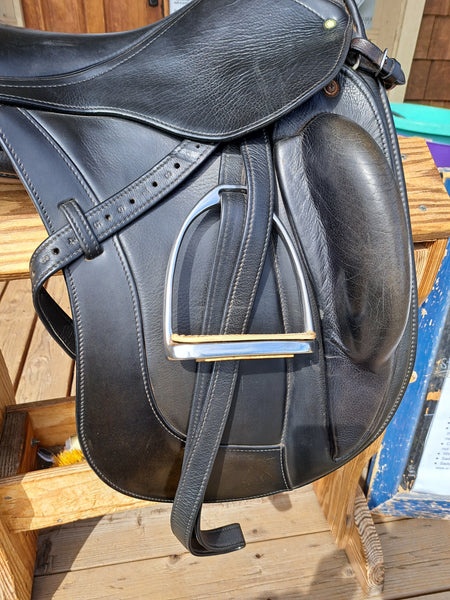 18" Schleese Link II Monoflap Dressage Saddle