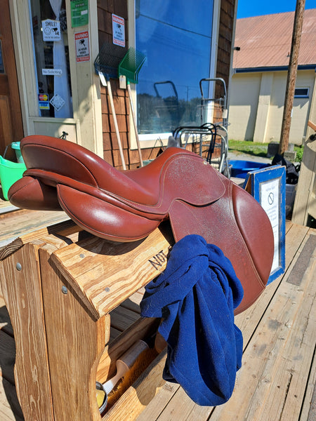 18" Collegiate Close Contact Jumping Saddle