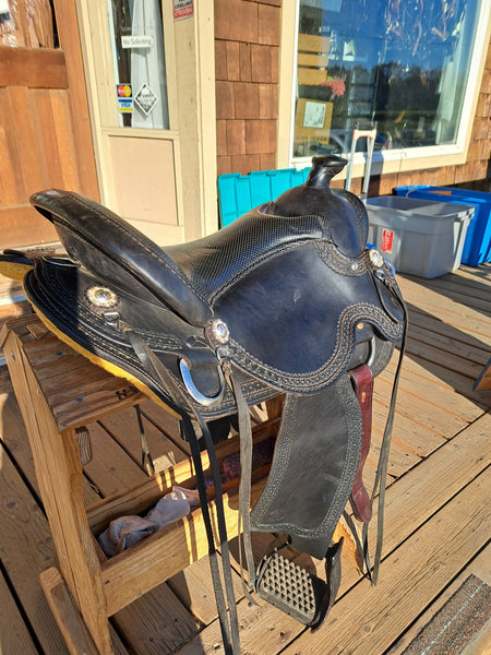 16.5" Pams Place Custom Saddles