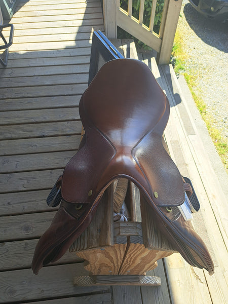 17.5" Collegiate Parfaire Close Contact Jump Saddle