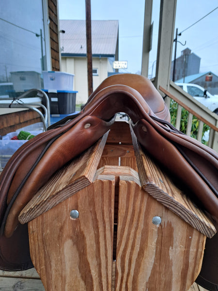 17.5" Antares Close Contact Jump Saddle