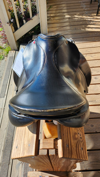 18" Albion Legend Dressage Saddle