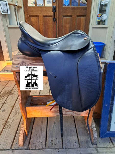 17.5" Kent and Master Original Dressage saddle