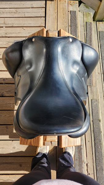 17.5" Equipe Bocelli Monoflap Dressage Saddle
