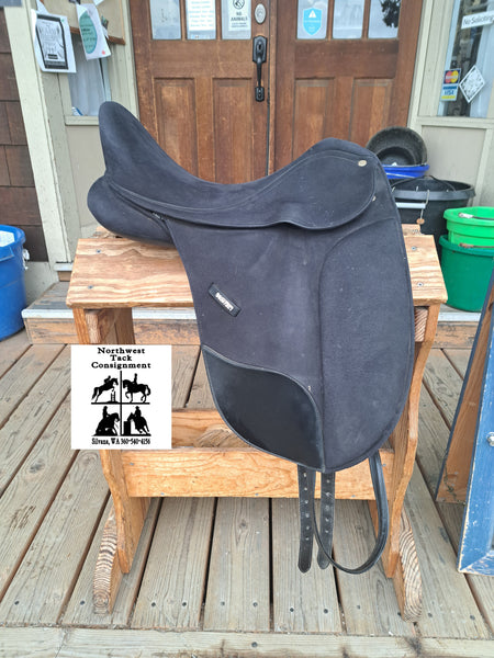17" Wintec Isabell Dressage Saddle
