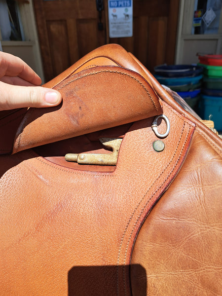 17.5" Desormais Fleur de Lys Jumping Saddle
