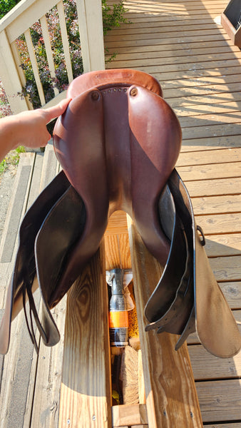 15" Beval Close Contact Jump Saddle