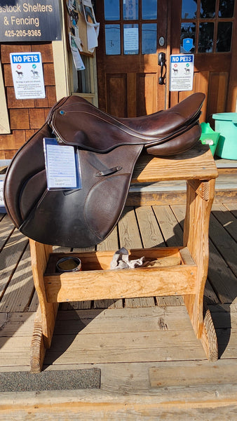 17.5" Stubben Genesis CS De Luxe Jump Saddle