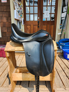 17" Kent & Masters MDM Dressage Saddle