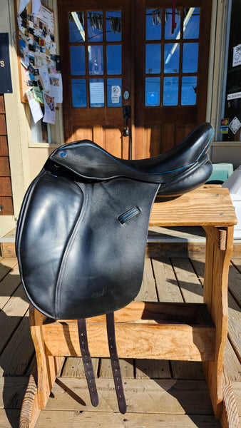 17.5" Hastilow & Sons Supreme Dressage Saddle