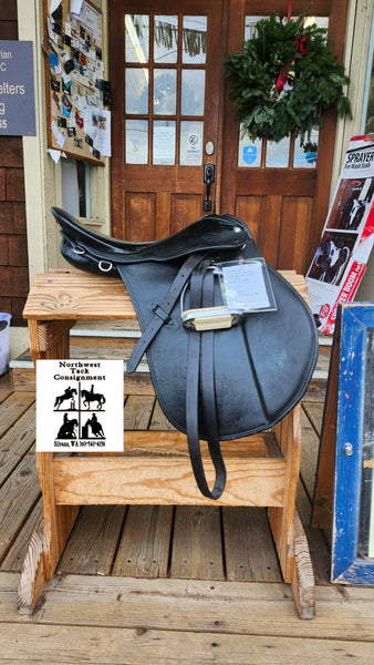 17.5" Courbette Luxor Dressage Saddle