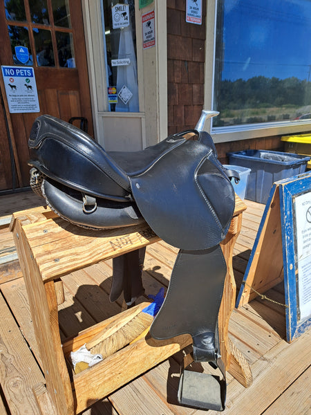 Ghost Quilty Treeless Saddle