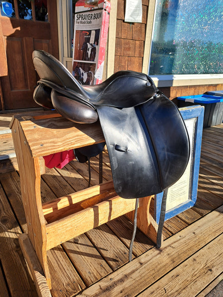 17" Albion Platinum Dressage Saddle