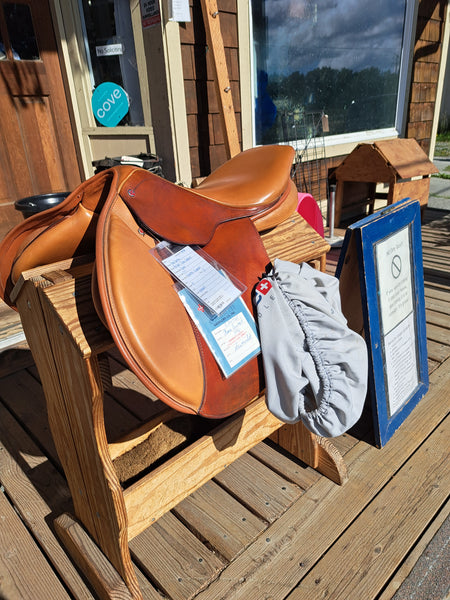 17.5" Courbette Arosa Close Contact Saddle