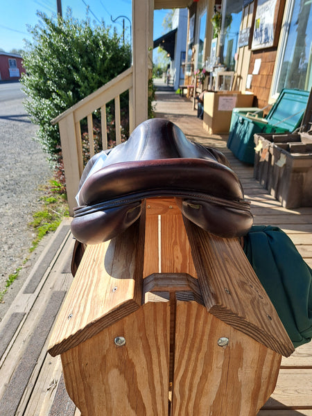 17.5" Devoucoux Socoa Jump Saddle