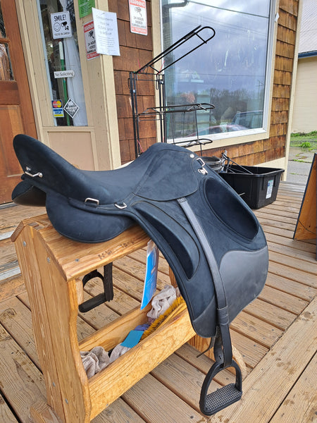 18" NEW  Wintec Pro Endurance Saddle Package