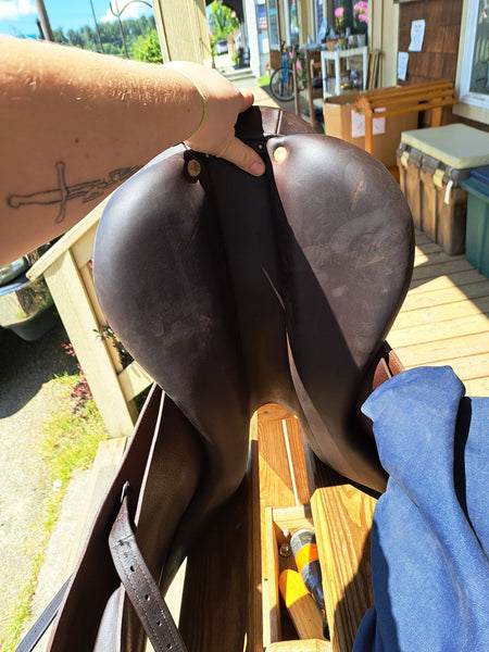 18" Antares Signature Close Contact Jumping Saddle