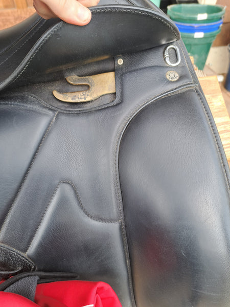 17.5" Equipe Bocelli Monoflap Dressage Saddle