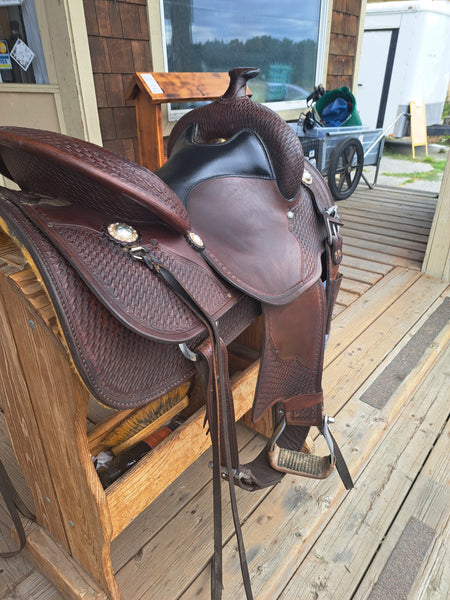 15.5" Crates Classic Reiner Saddle