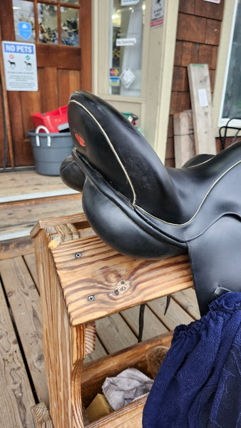 18" Hastilow Concept Dressage Saddle