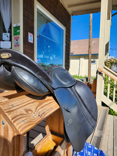 17.5" Stubben Scandica D.L. Dressage Saddle