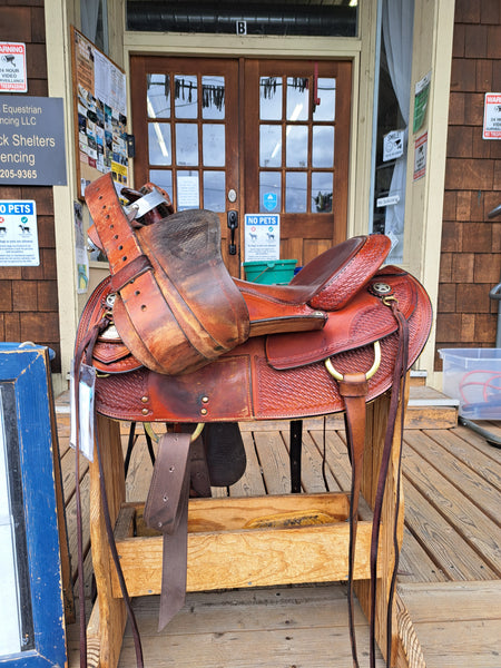 15" Crates Round Skirt Trail Saddle